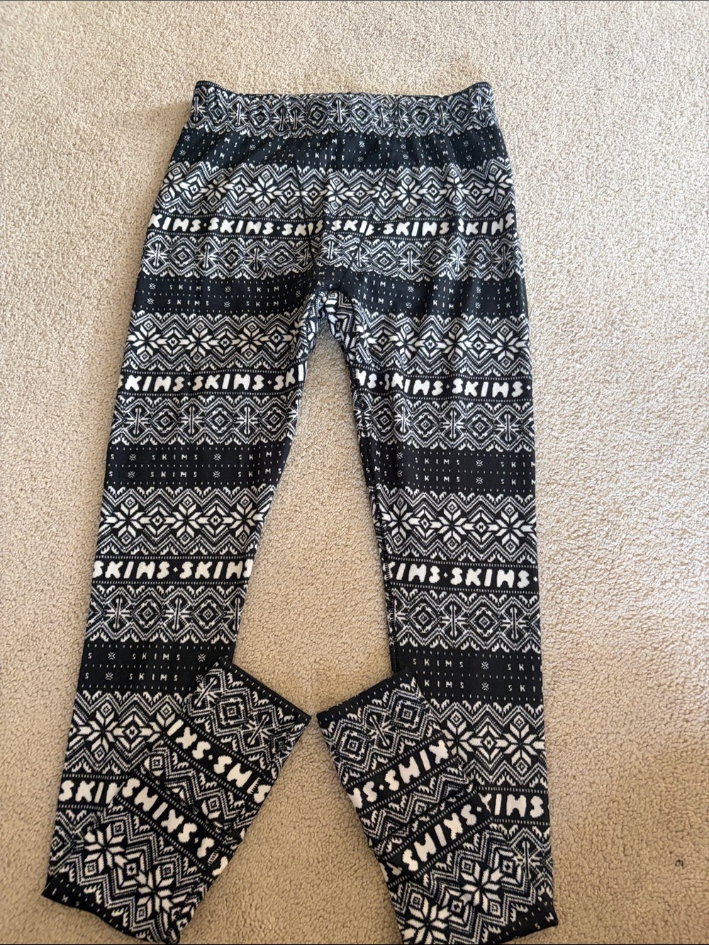 SKIMS Black & White Geometric Logo Woman’s Leggings Never worn. Super soft